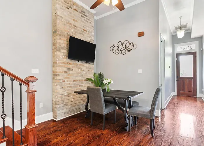 Amazing 3Bedroom Townhome, In Historic Dryade City