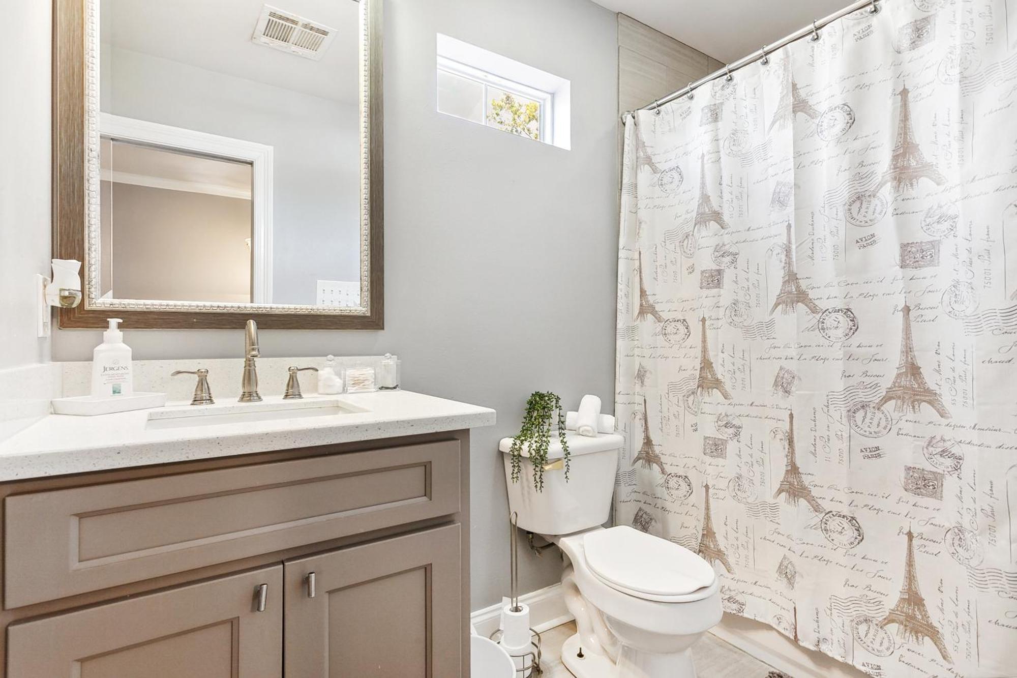 Amazing 3bedroom Townhome, In Historic Dryade Holiday home New Orleans