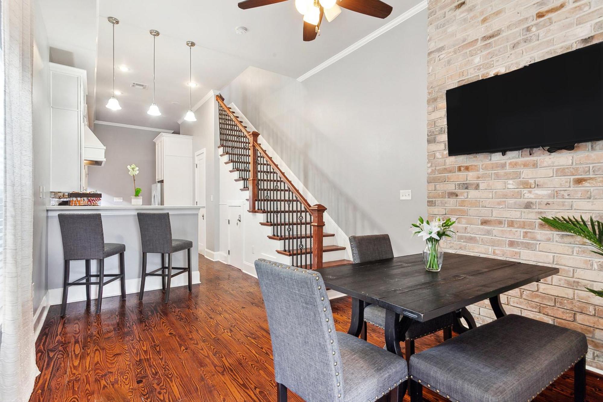 Amazing 3bedroom Townhome, In Historic Dryade Holiday home New Orleans