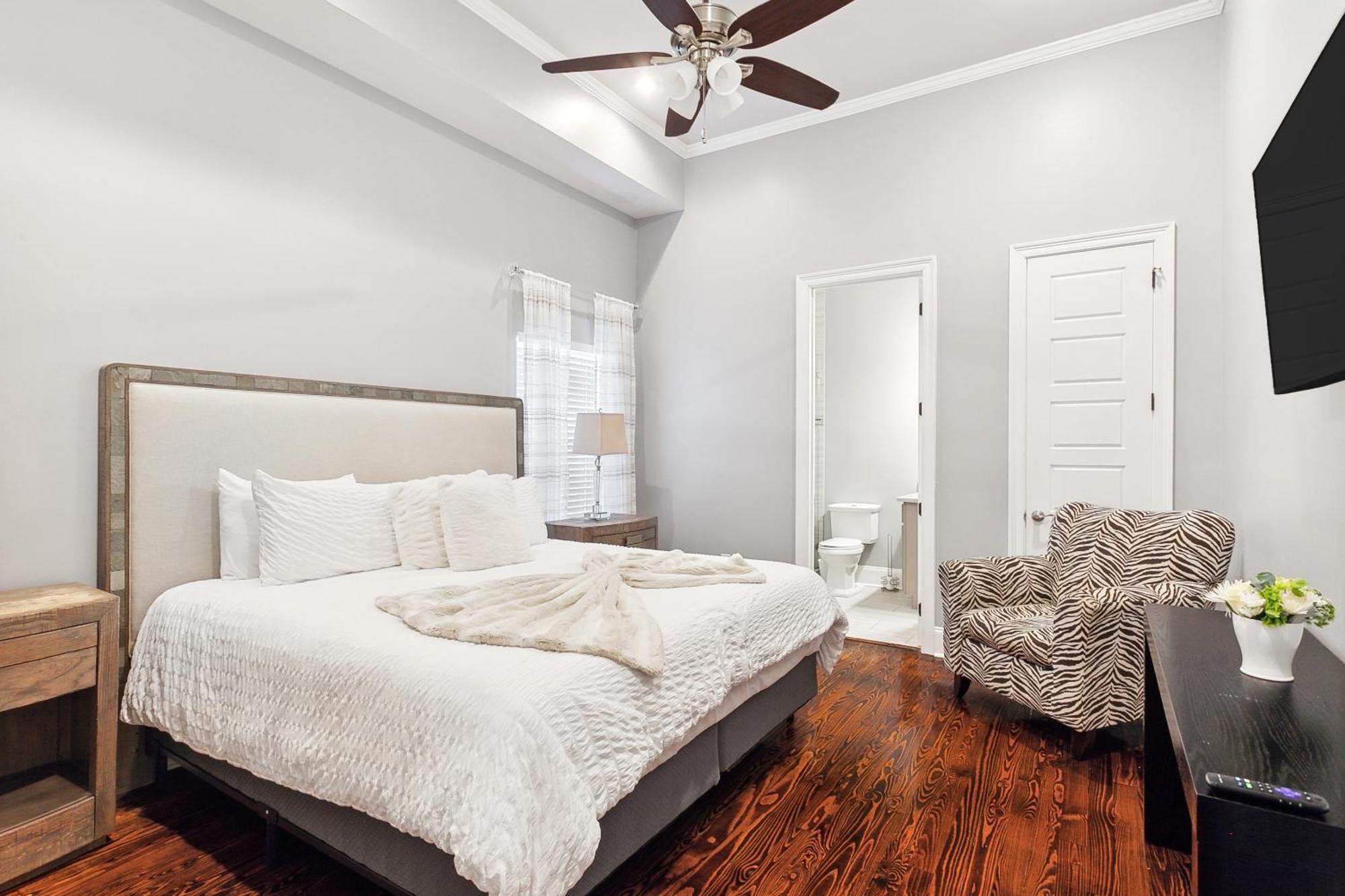 Amazing 3bedroom Townhome, In Historic Dryade * New Orleans